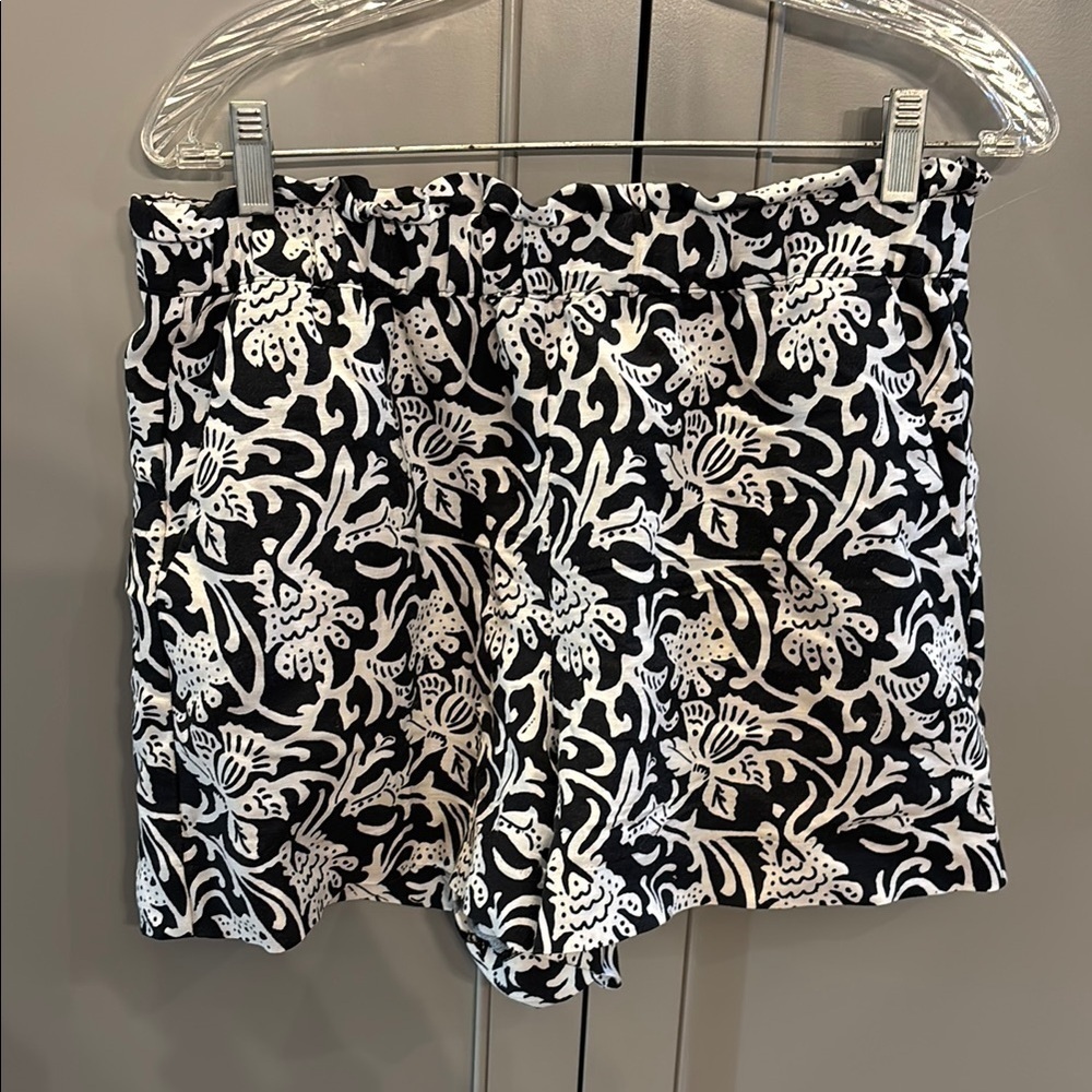 Loft Linen Blend Black and White Floral Paper Bag Shorts Size medium